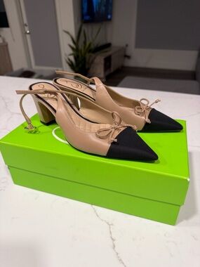 Sam Edelman Beige and Black Pointed Slingback Pumps